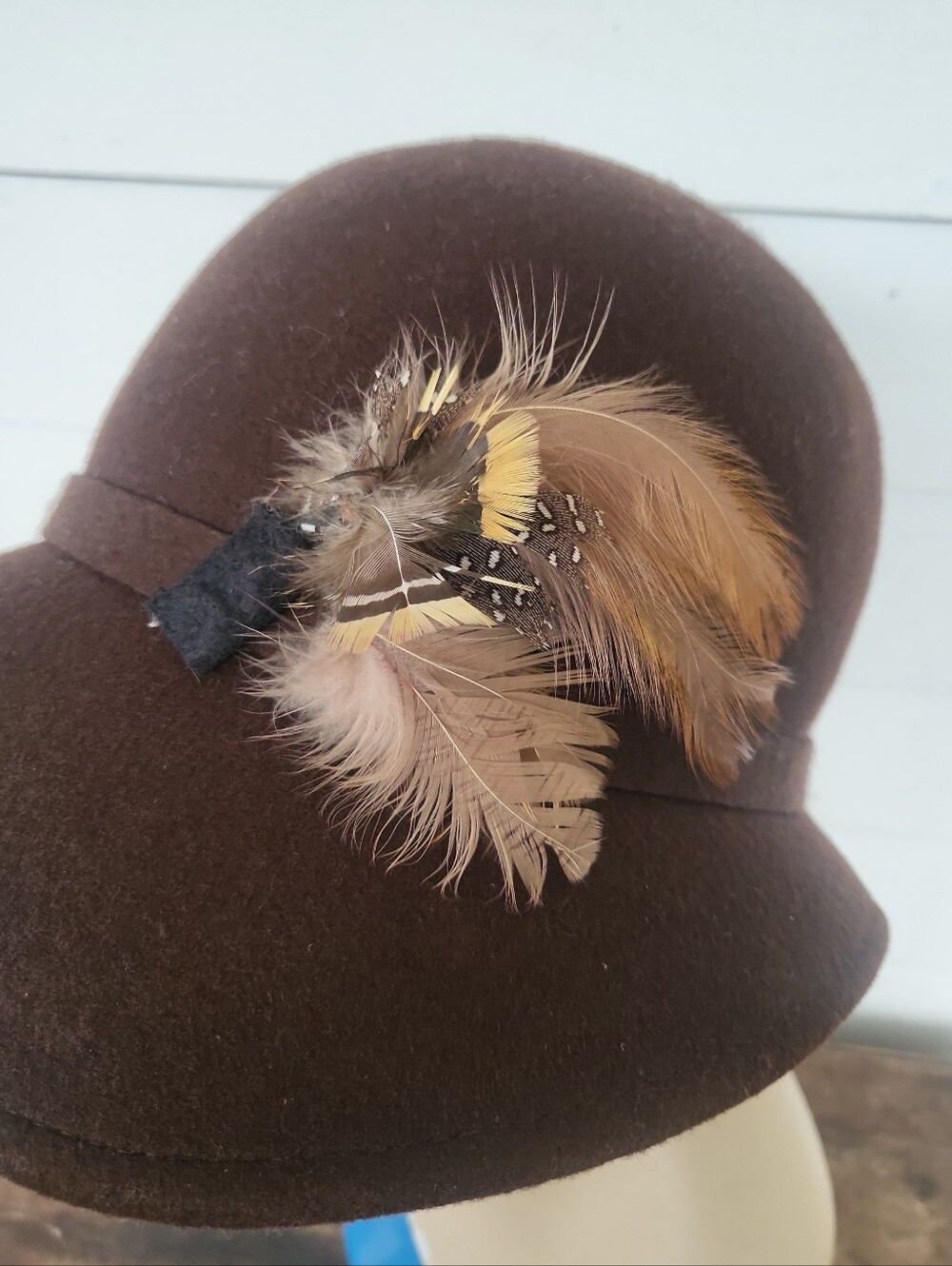Vintage Magid Chocolate Brown Felt Cloche Hat With Feather Accent Boho ~Flapper - Picture 5 of 8